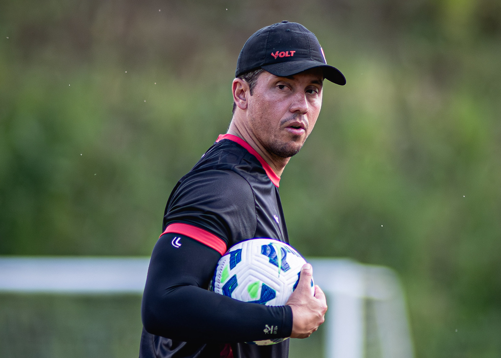 Thiago Carpini e a escalação do Vitória