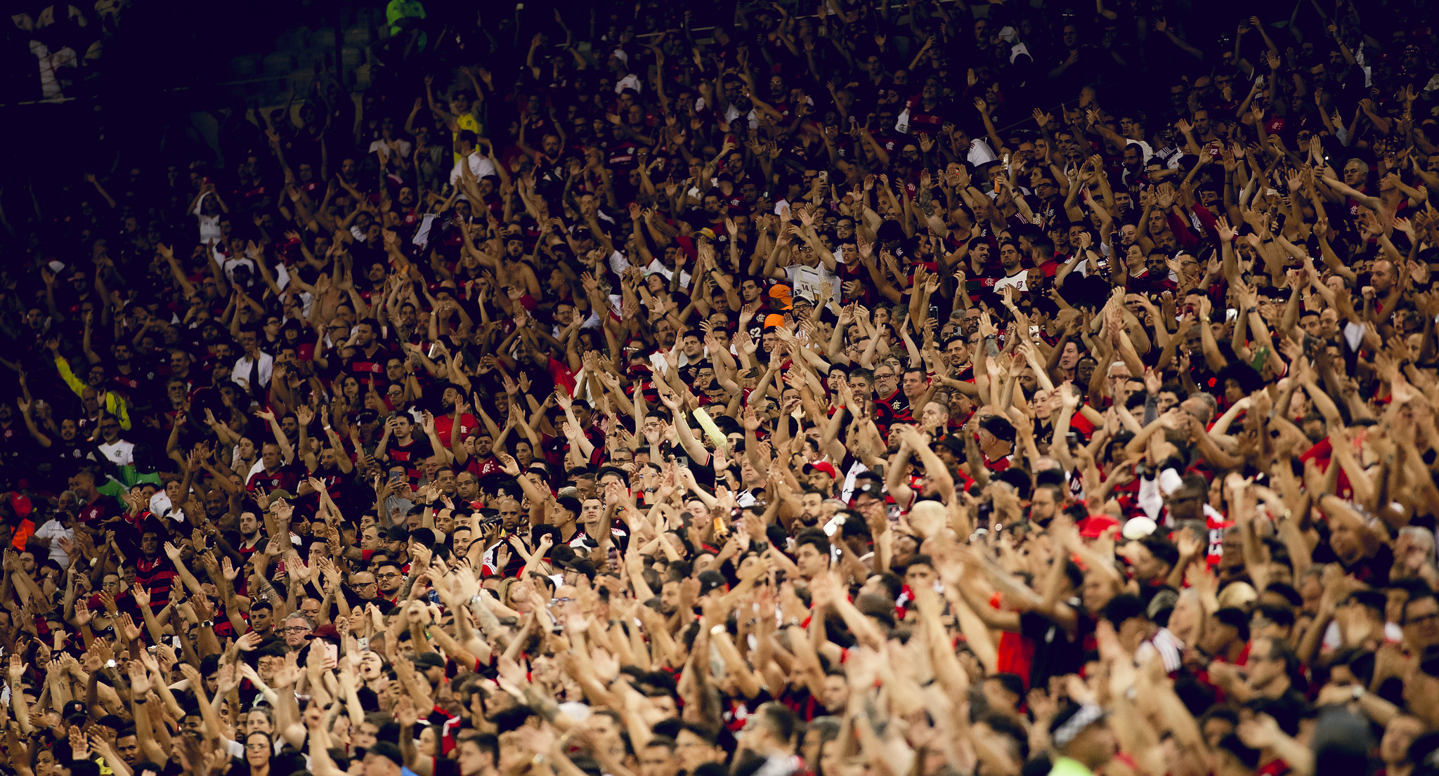 Flamengo enfrenta o Botafogo e conta com a força de seu torcedor