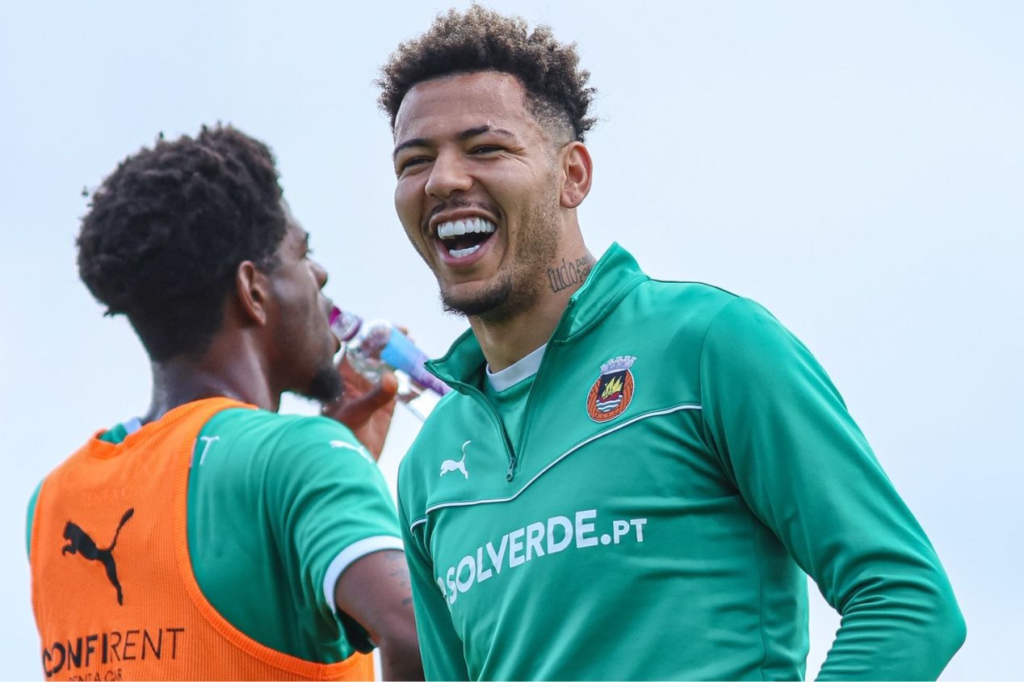 Rio Ave estipula preço para negociar Clayton Silva, ex-Vasco, com o Porto; veja valores