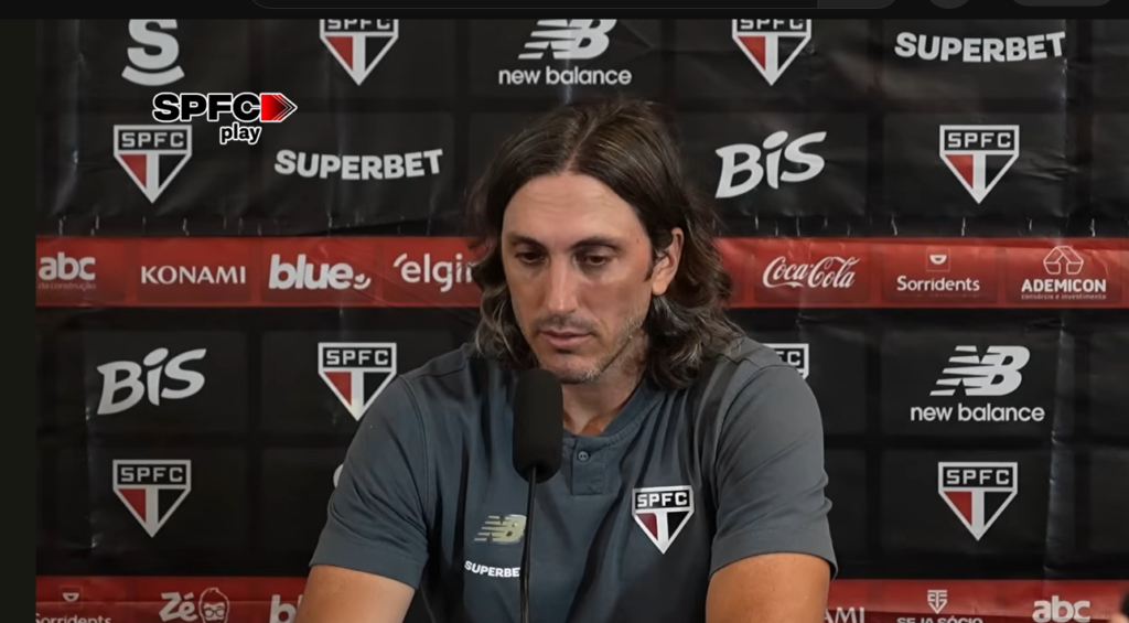 Zubeldia lamenta empate do São Paulo e afirma que não irá priorizar copas.