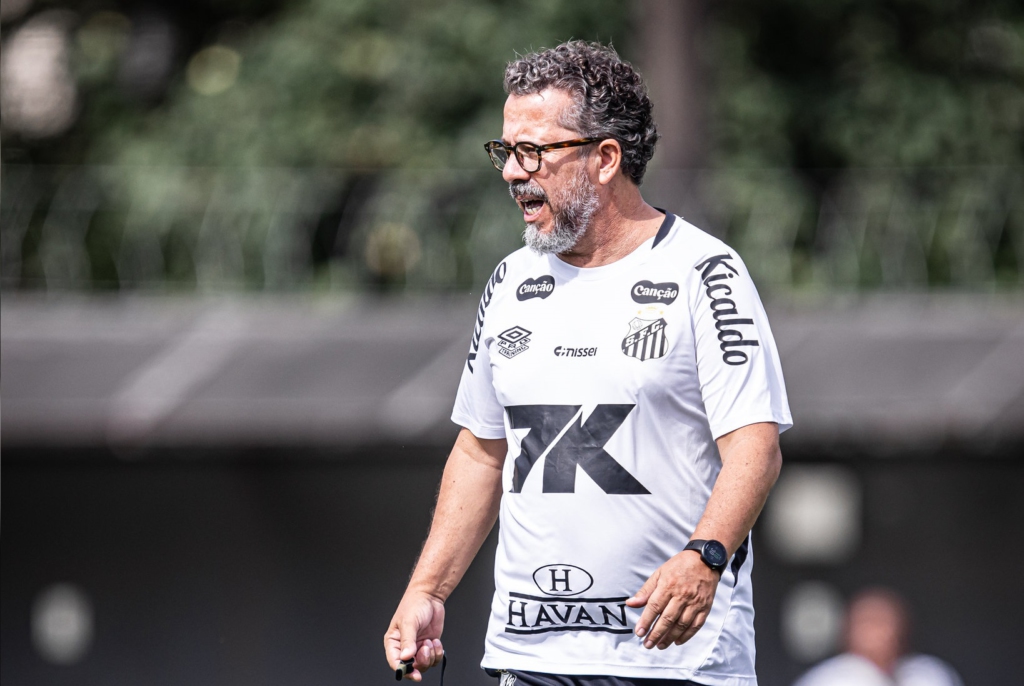 Clébser Xavier, técnico do Santos