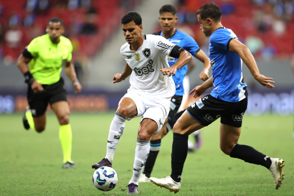Botafogo enfrentou o Capital-DF, em Brasília