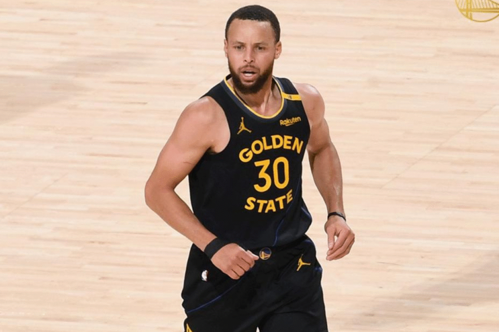 Stephen Curry foi destaque da classificação do Golden State Warriors