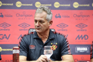 Paysandu monitora situação do técnico Lisca