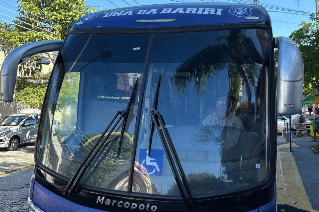 Olaria lança novo ônibus do clube