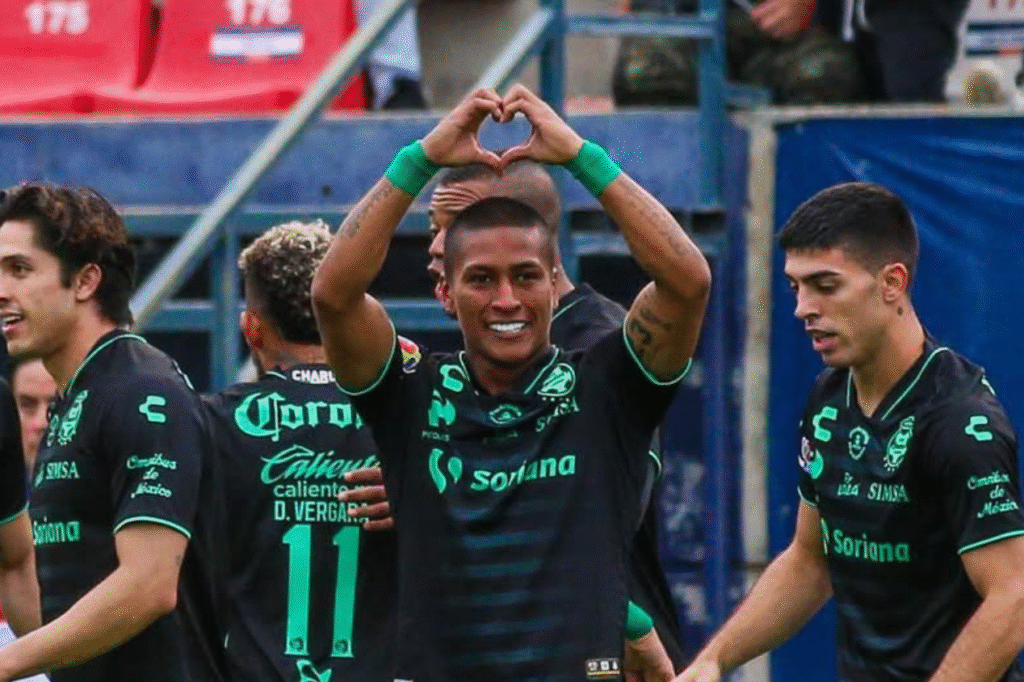 Pedro Aquino interessa e negocia com o Corinthians