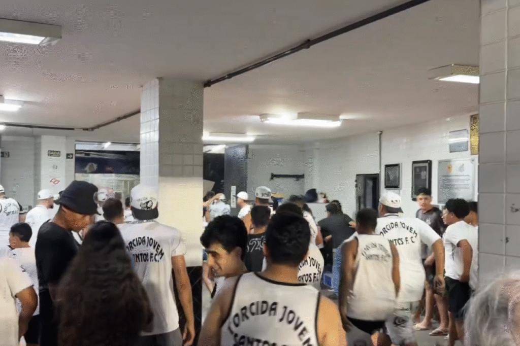Vila Belmiro teve confusão após empate do Santos