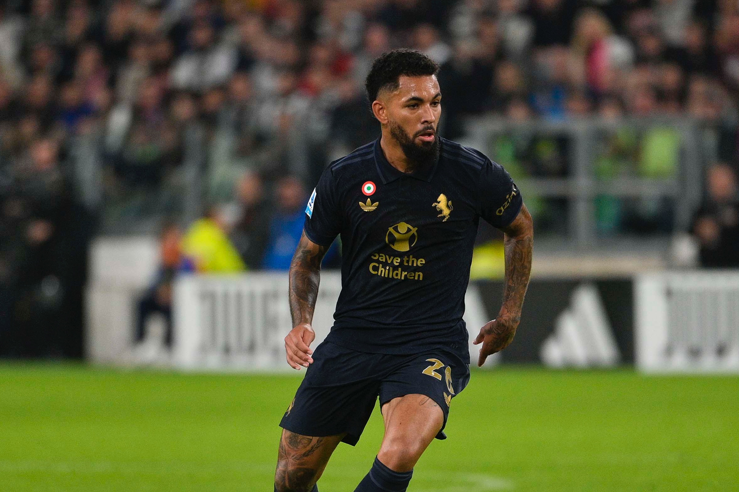 Douglas Luiz em ação pela Juventus