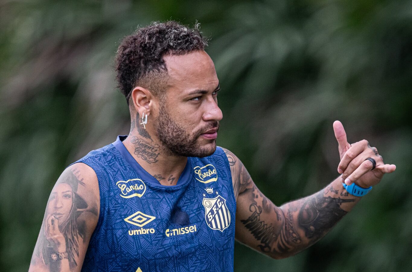 Neymar segue afastado dos gramados