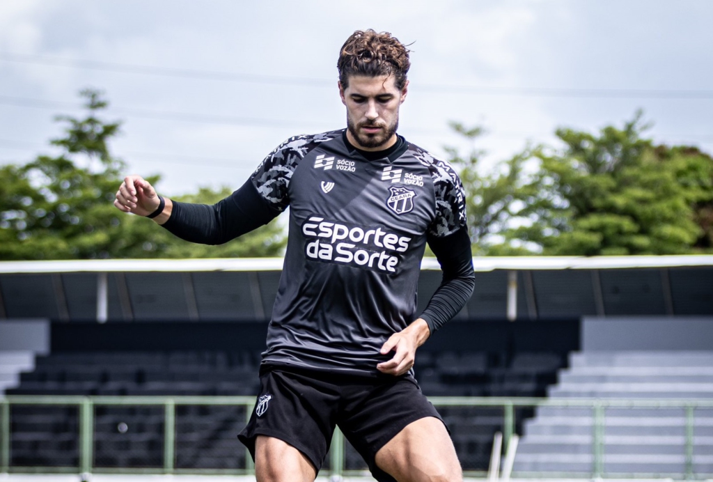Pedro Raúl em treinamento do Ceará