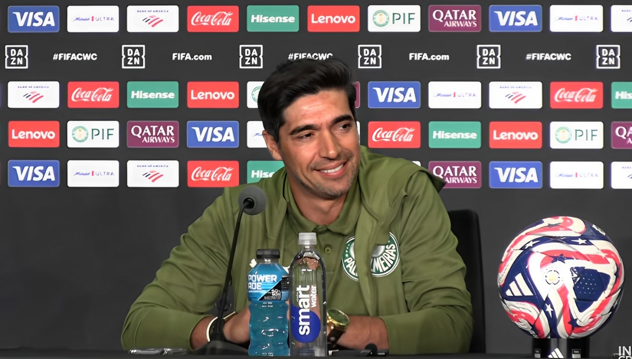 Abel Ferreira defende Estêvão, que admitiu estar difícil manter foco no Palmeieras.