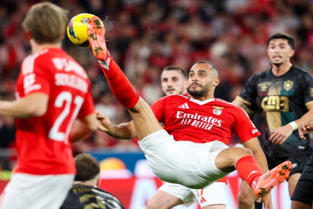 Arthur Cabral assina com Botafogo