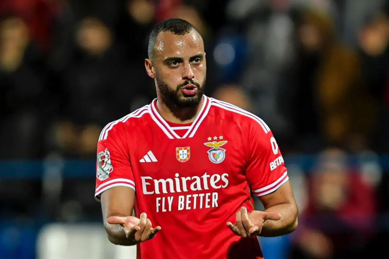 Arthur Cabral no Botafogo? Saiba salário e contrato oferecido por John Textor ao atacante do Benfica