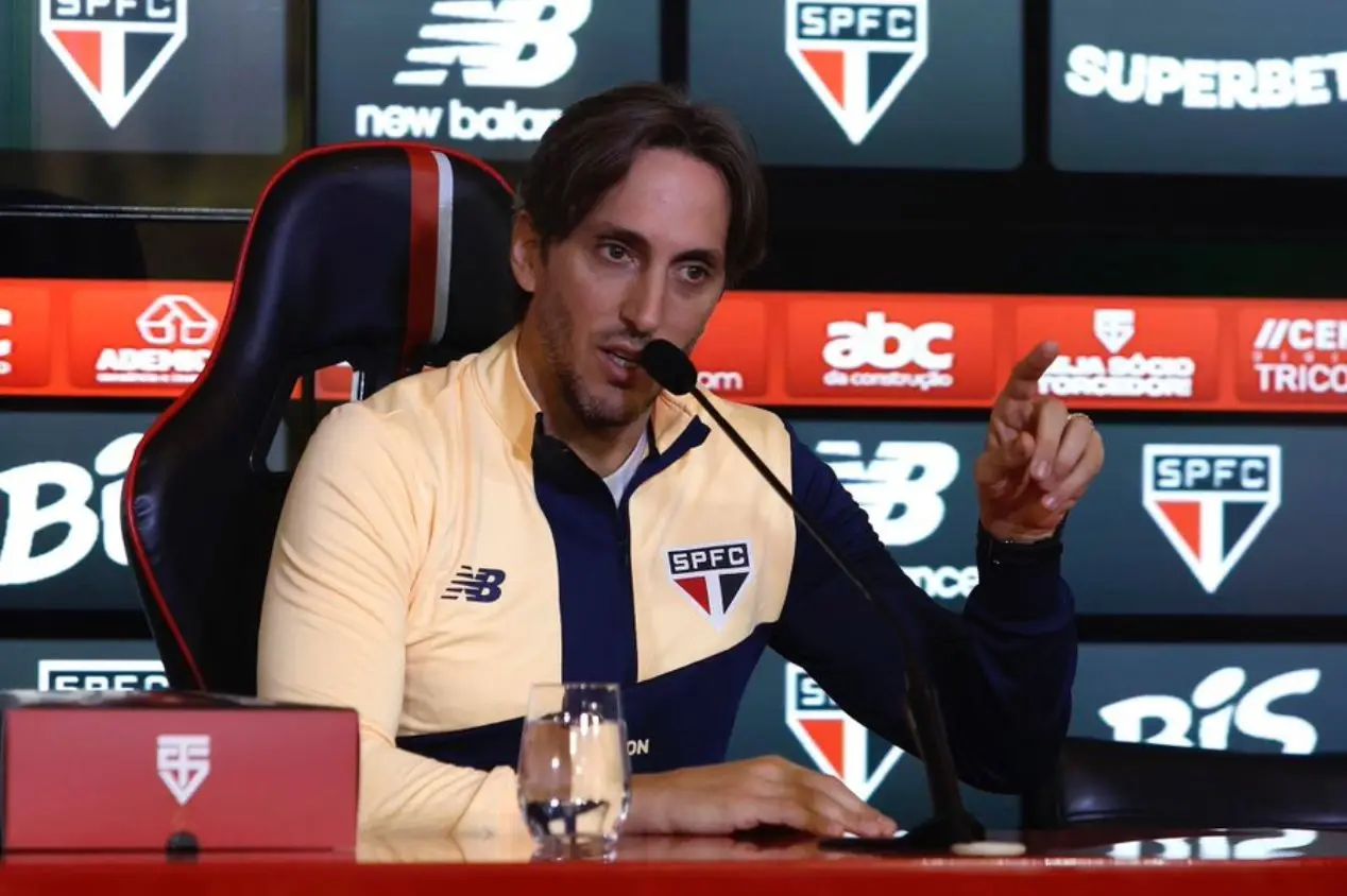 Luís Zubeldía tem contrato com o São Paulo até dezembro de 2025. Treinador deve deixar o Morumbi durante a pausa para o Mundial de Clubes