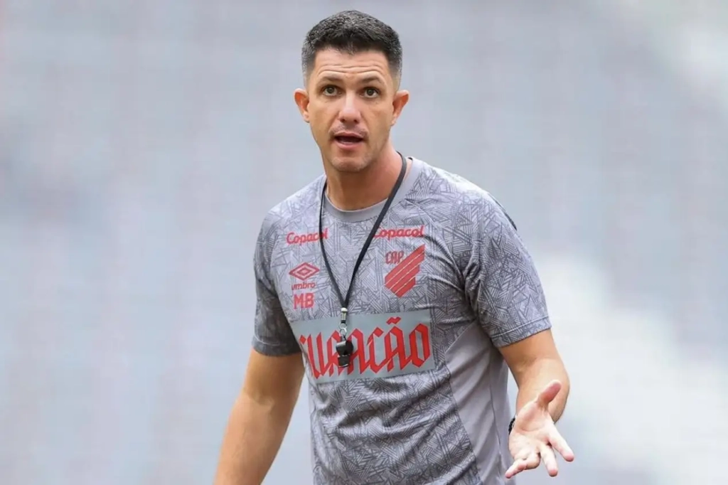 "Gelo no sangue": Marcos Braz adota estratégia em negociação para Mauricio Barbieri comandar o Remo