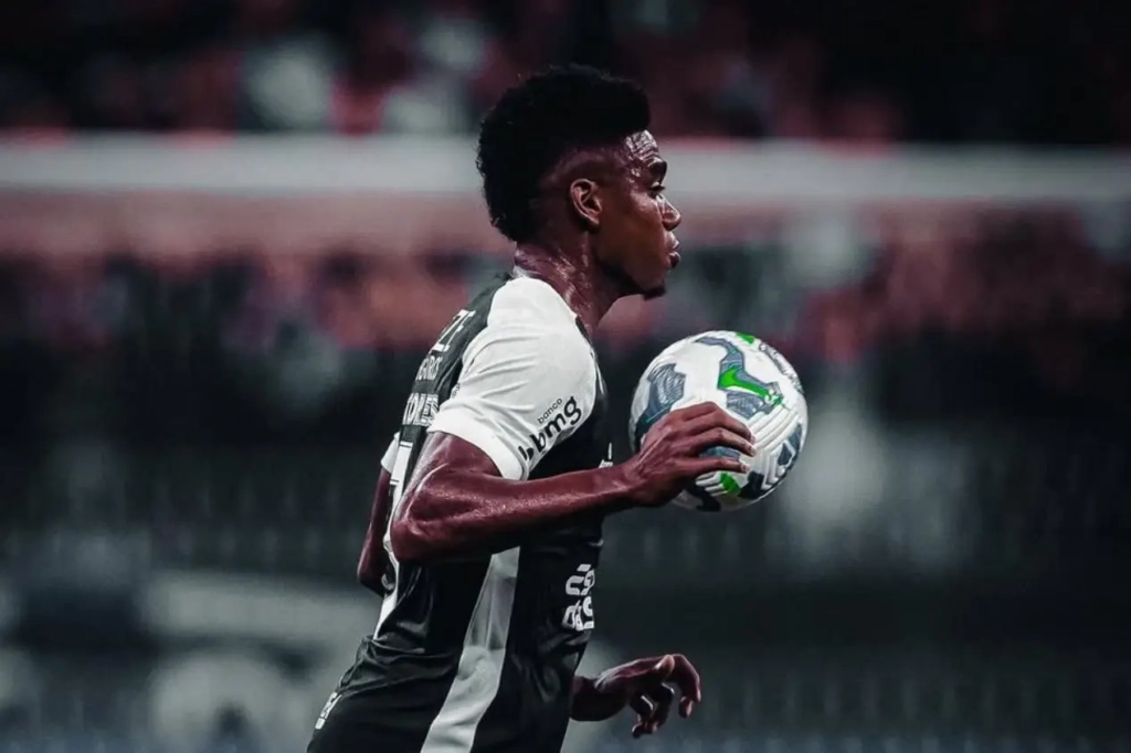 Corinthians trava saída de Félix Torres e segura oferta milionária dos Emirados Árabes