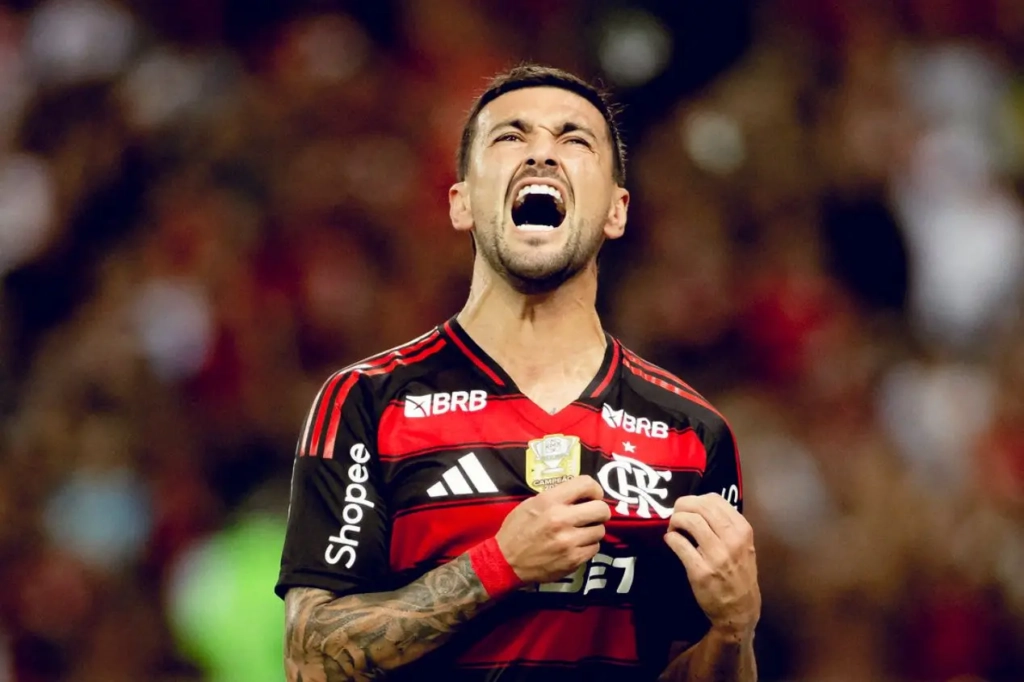 Mesmo com números expressivos pelo Flamengo, Arrascaeta ainda busca protagonismo na seleção uruguaia