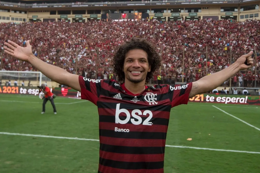 Willian Arão chega a São Paulo e fica perto de ser anunciado pelo Santos