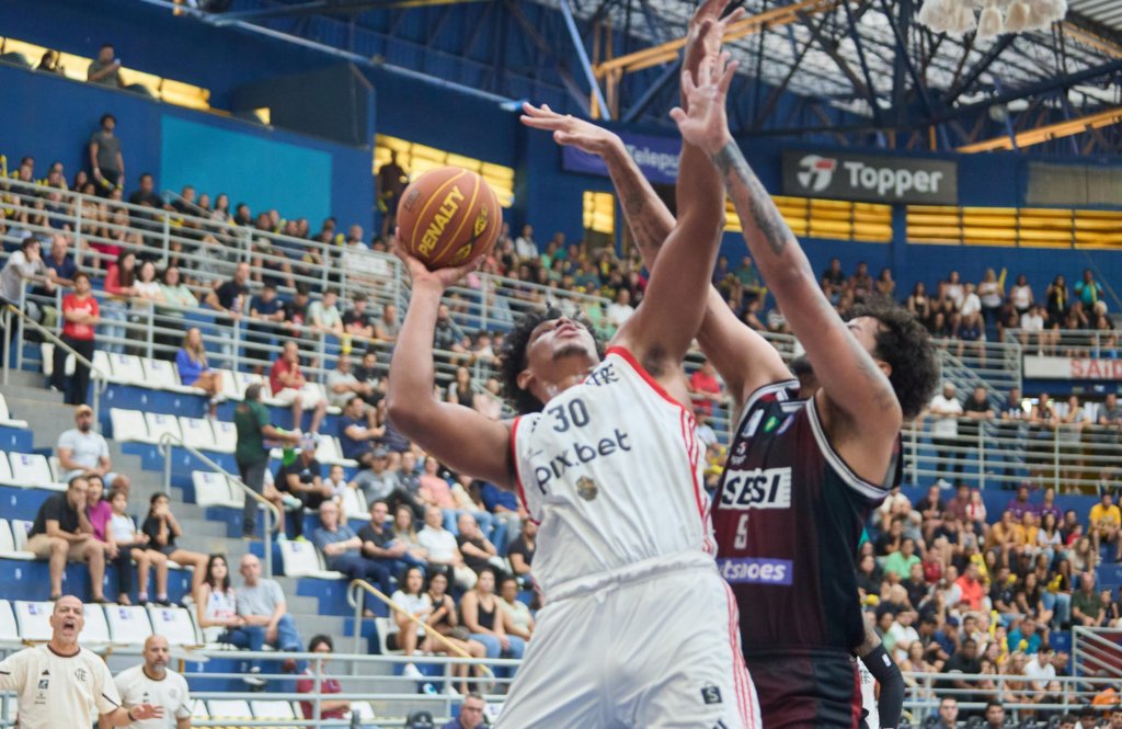 Franca vence Flamengo e provoca quinto jogo pela semifinal