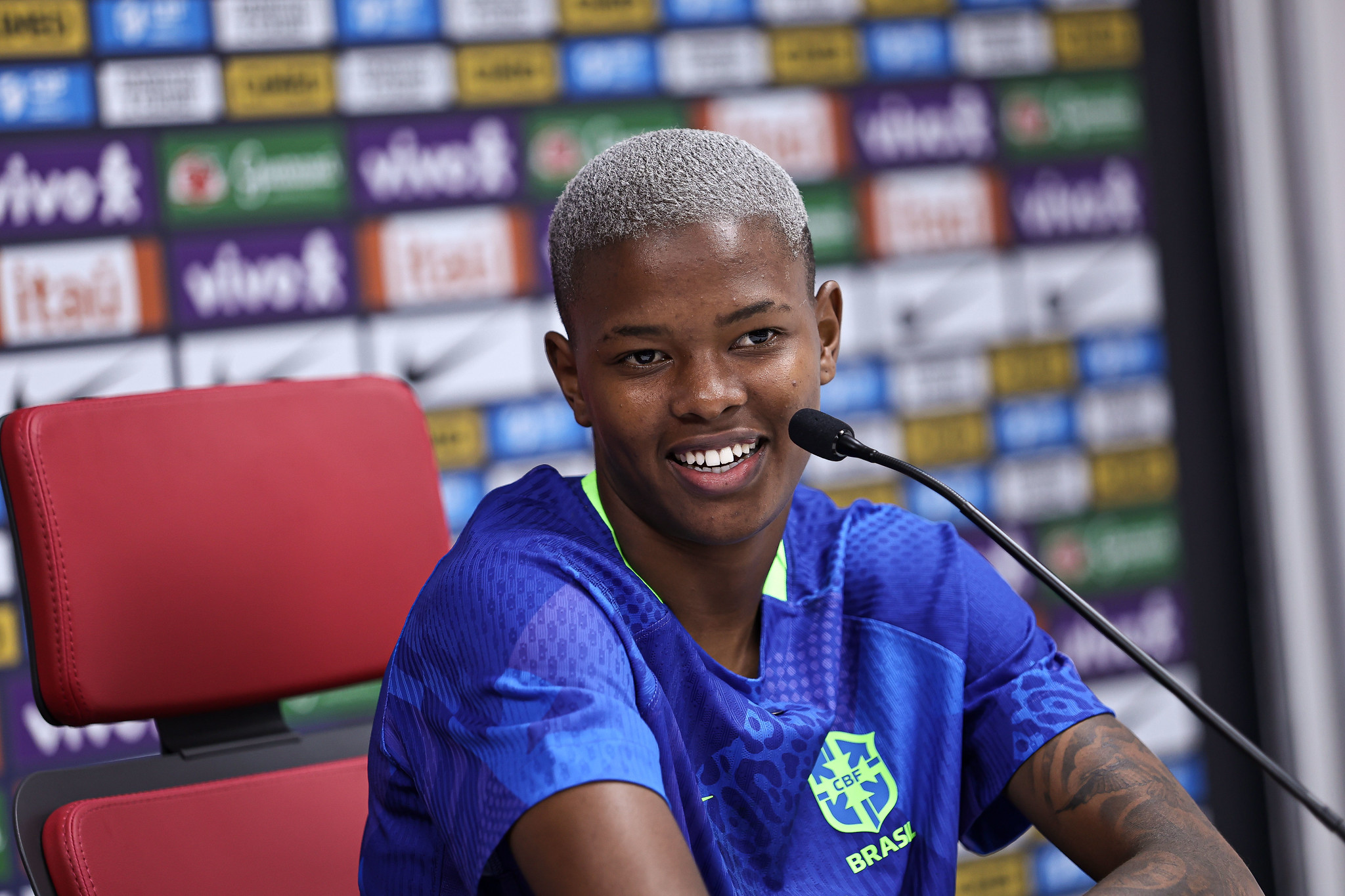 Jhonson estreia com gol na seleção brasileira