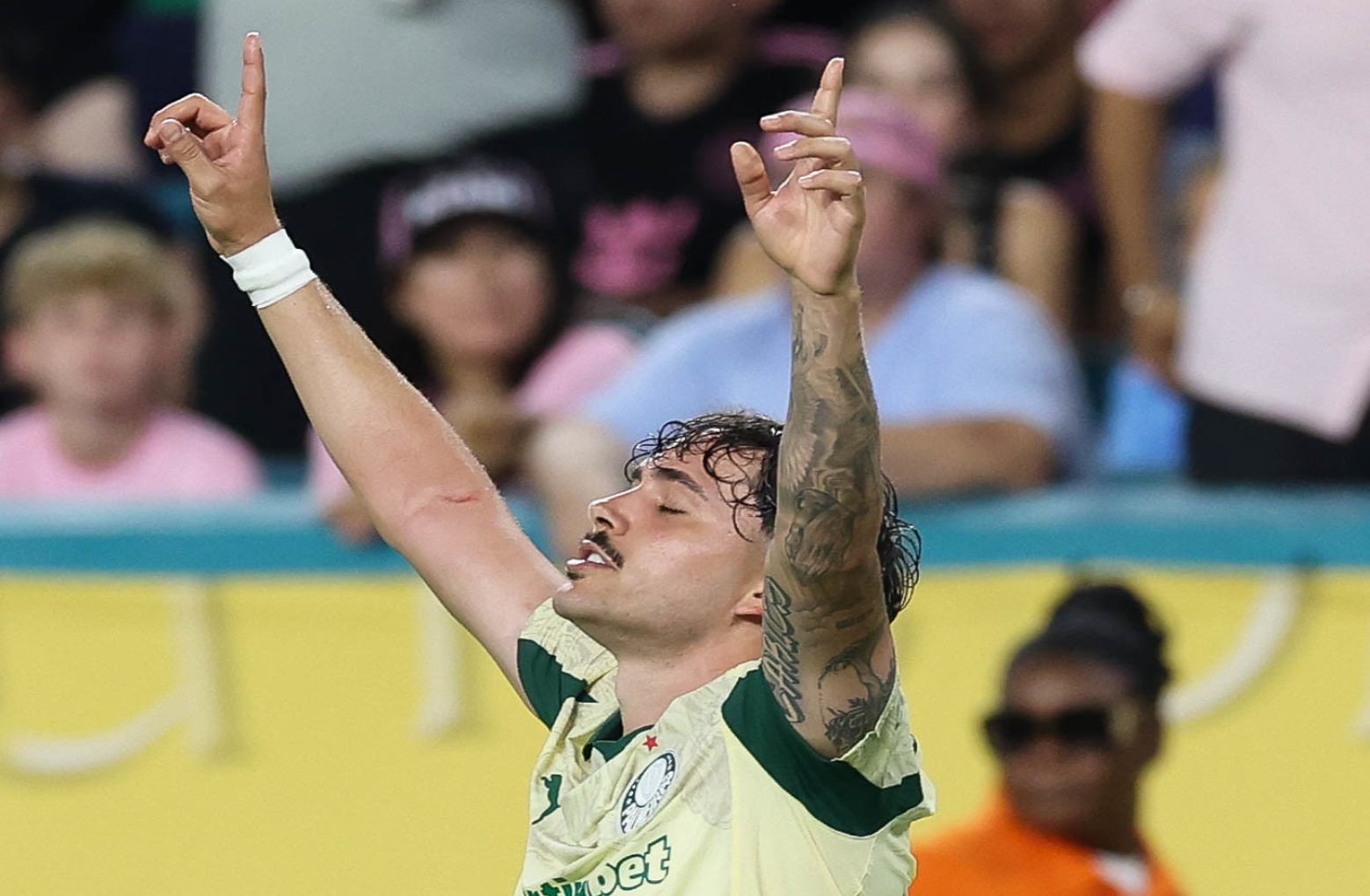 Maurício garante empate e Palmeiras na liderança do Grupo A