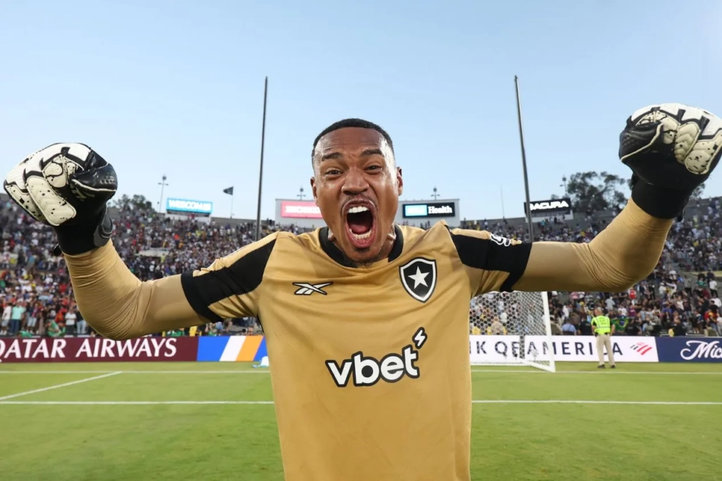 John, do Botafogo, no Manchester United? Veja o que sabemos