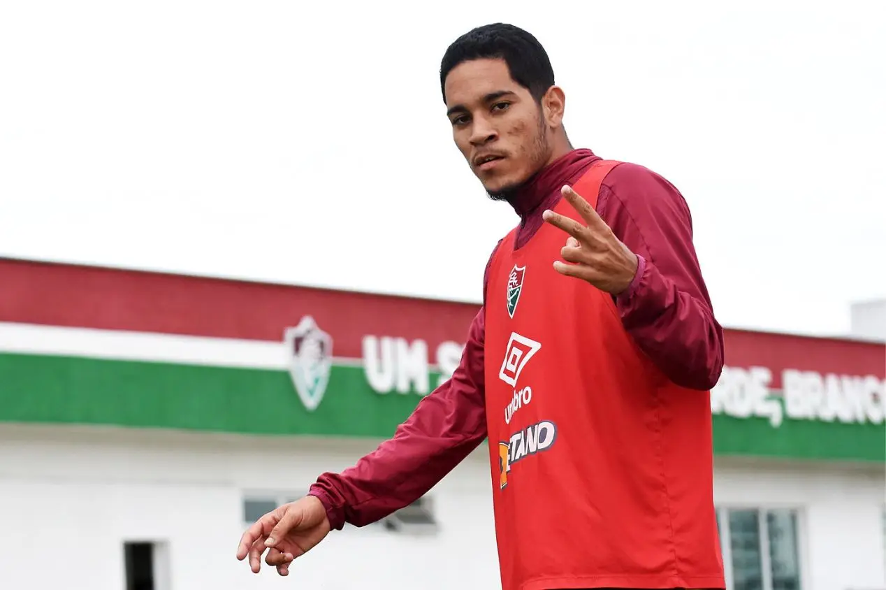 Fluminense rescinde contrato de atacante após passagem por clube da Tailândia; saiba detalhes