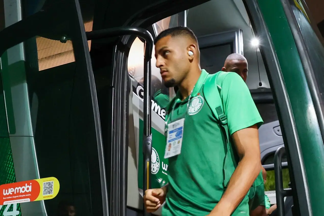Goleiro volta de empréstimo, mas deve ser negociado pelo Palmeiras com o Vitória de Guimarães