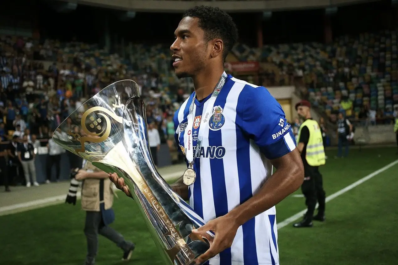 Danny Namaso, do Porto, elogia Palmeiras antes de estreia no Mundial de Clubes