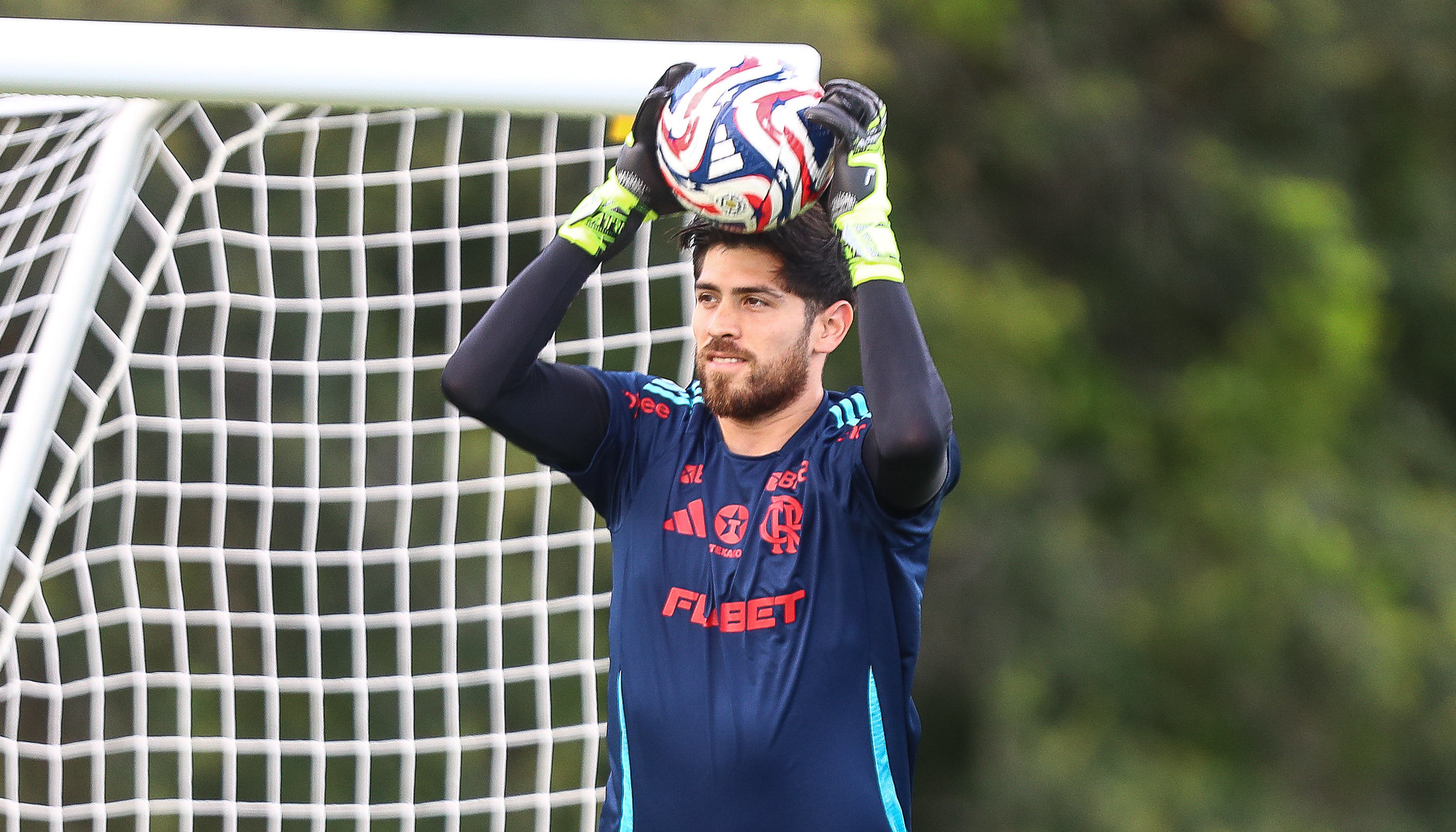 Rossi é destaque contra o Bayern de Munique