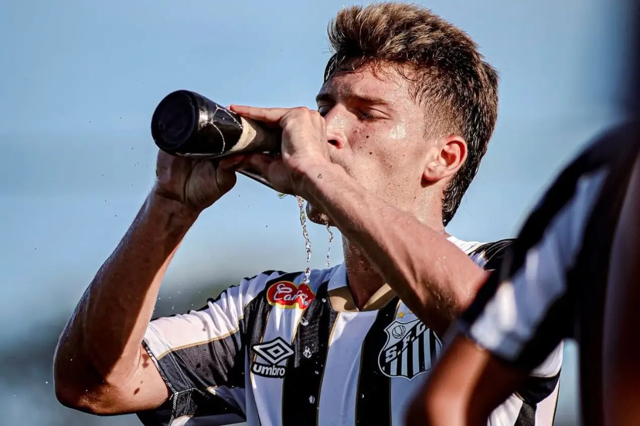 Nicola Profeta impressiona nos treinos e pode estrear no Santos após pausa do Mundial de Clubes