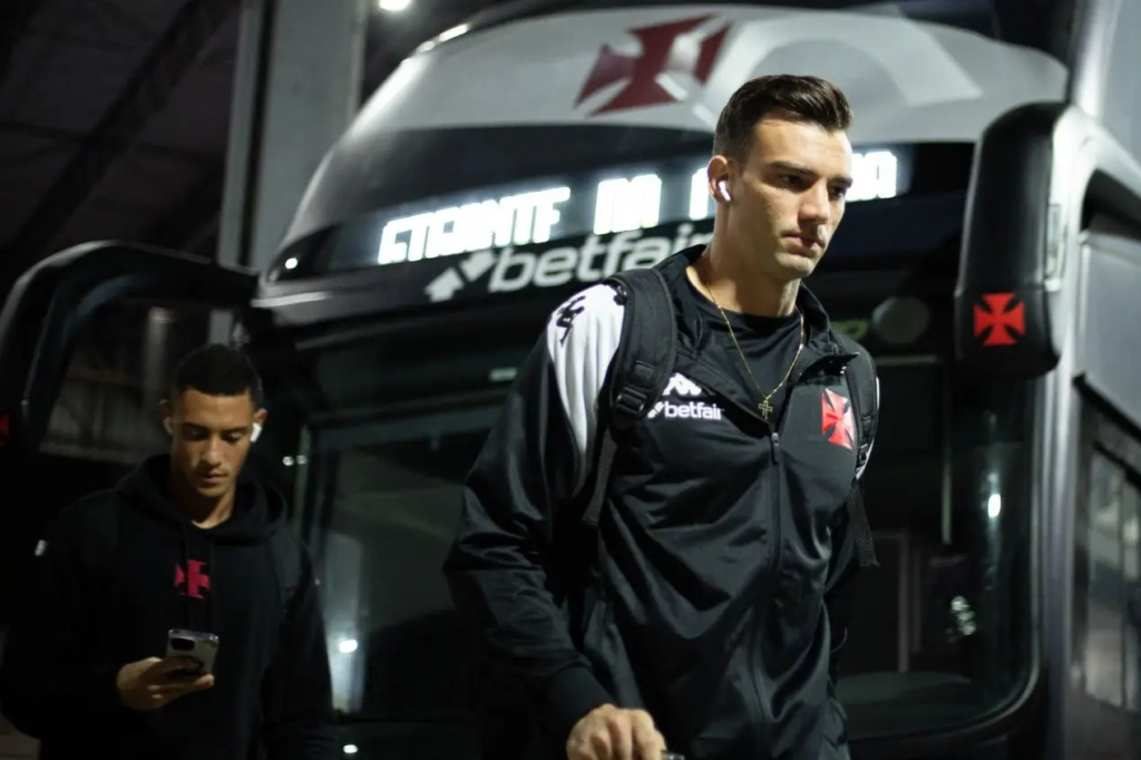 Santos acompanha negociação por renovação e cogita proposta por Léo Jardim, do Vasco; saiba detalhes