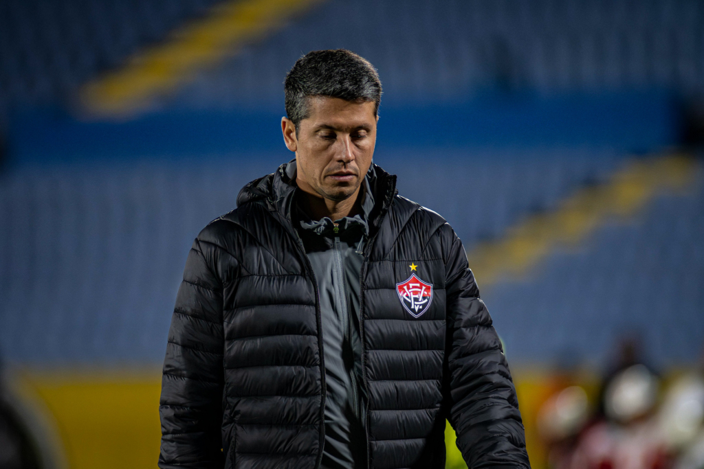 Thiago Carpini, treinador do Vitória