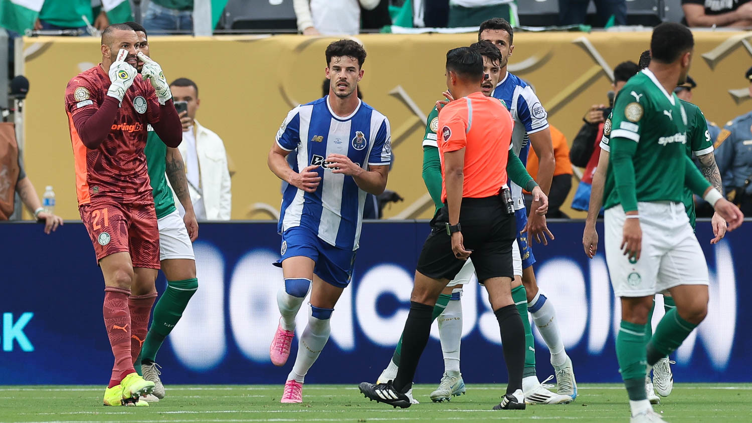 Palmeiras empata com Porto