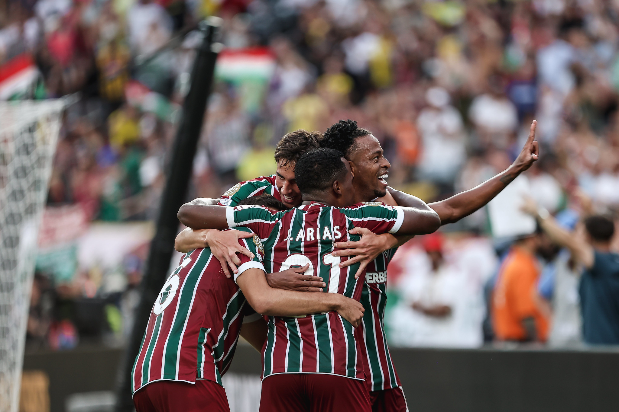 Árias e Keno celebram vitória, mas apontam erros do Fluminense