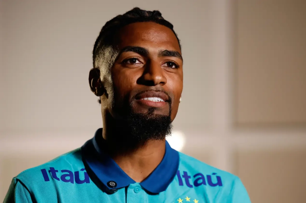 Alexsandro comemora primeira convocação para a Seleção Brasileira