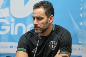 Carlos Frontini busca treinador para o Paysandu