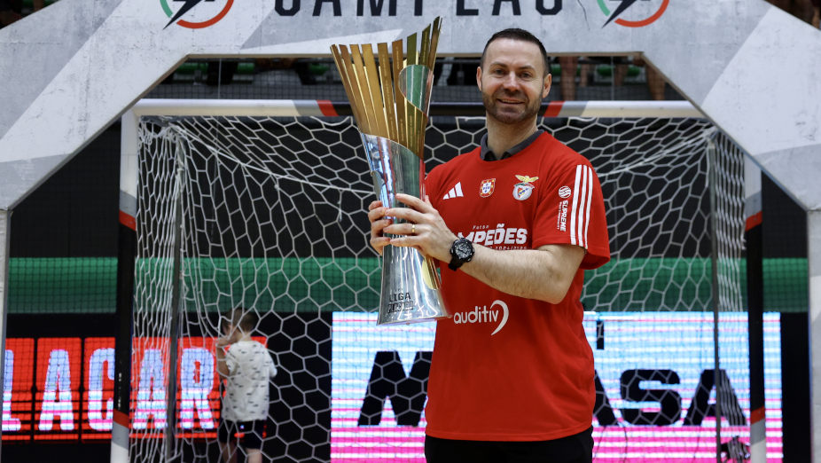 Técnico brasileiro quebra hegemonia do Sporting e é campeão com o Benfica no futsal