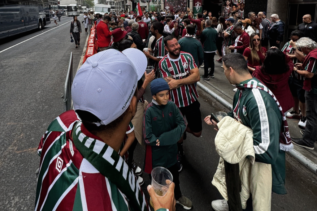 Torcida do Fluminense faz festa em Nova Iorque