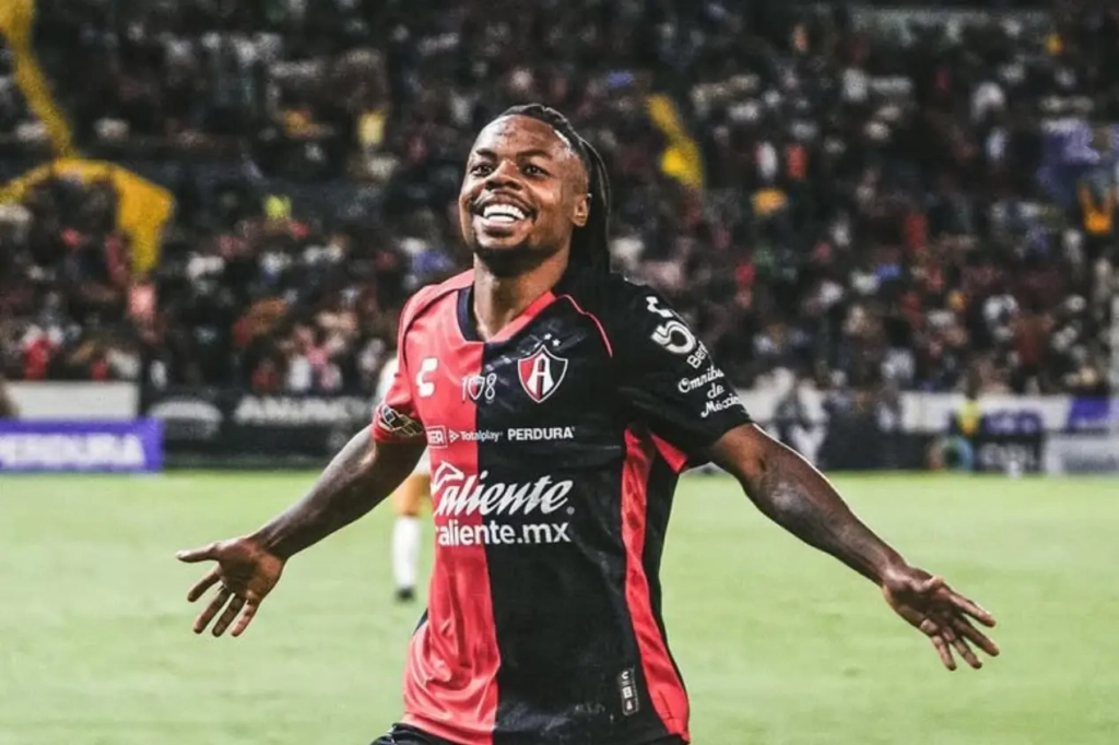 Jhon Murillo se aproxima de acerto com o Sport