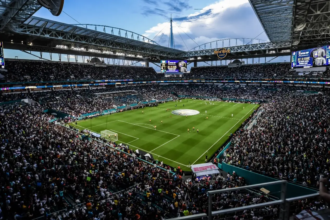 Mundial de Clubes fracassa e Fifa vende ingressos por US$ 0,85 para ver Lionel Messi; entenda