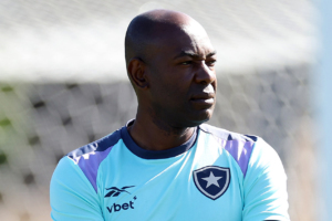 Cláudio Caçapa, auxiliar técnico do Botafogo