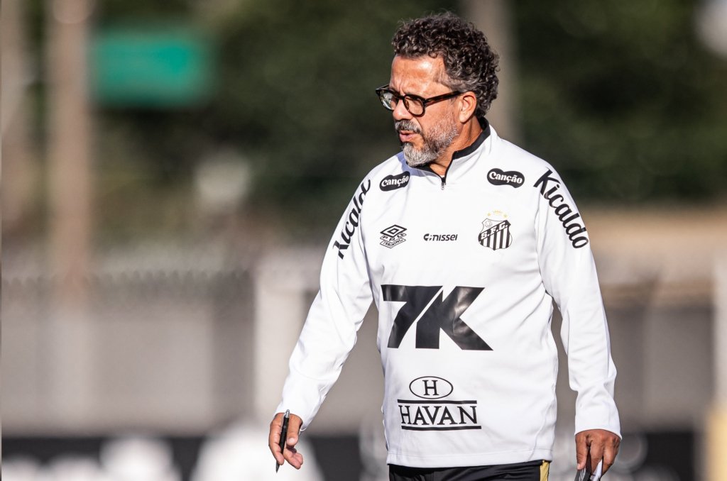 Cléber Xavier, treinador do Santos