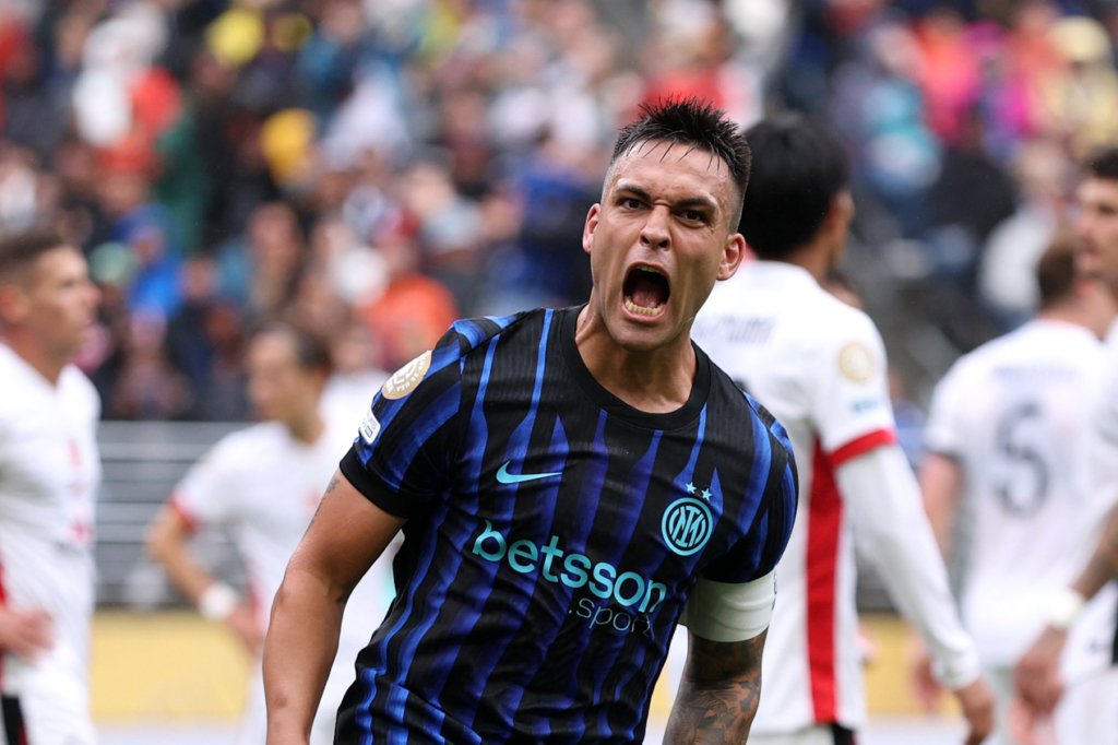 Lautaro Martínez contra o Urawa Reds