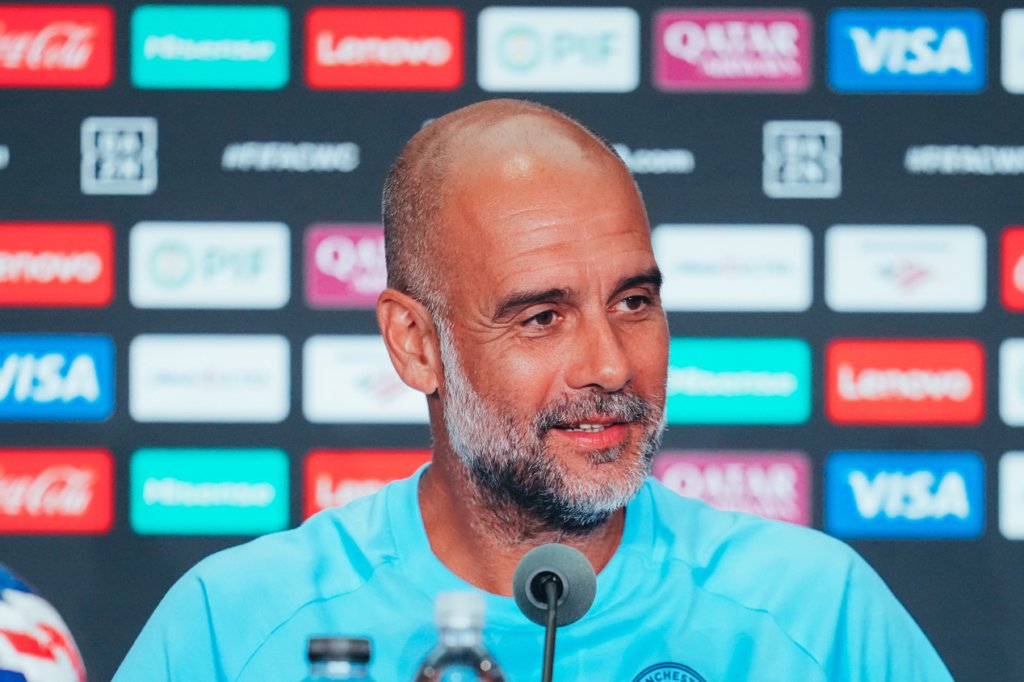 Pep Guardiola, treinador do Manchester City