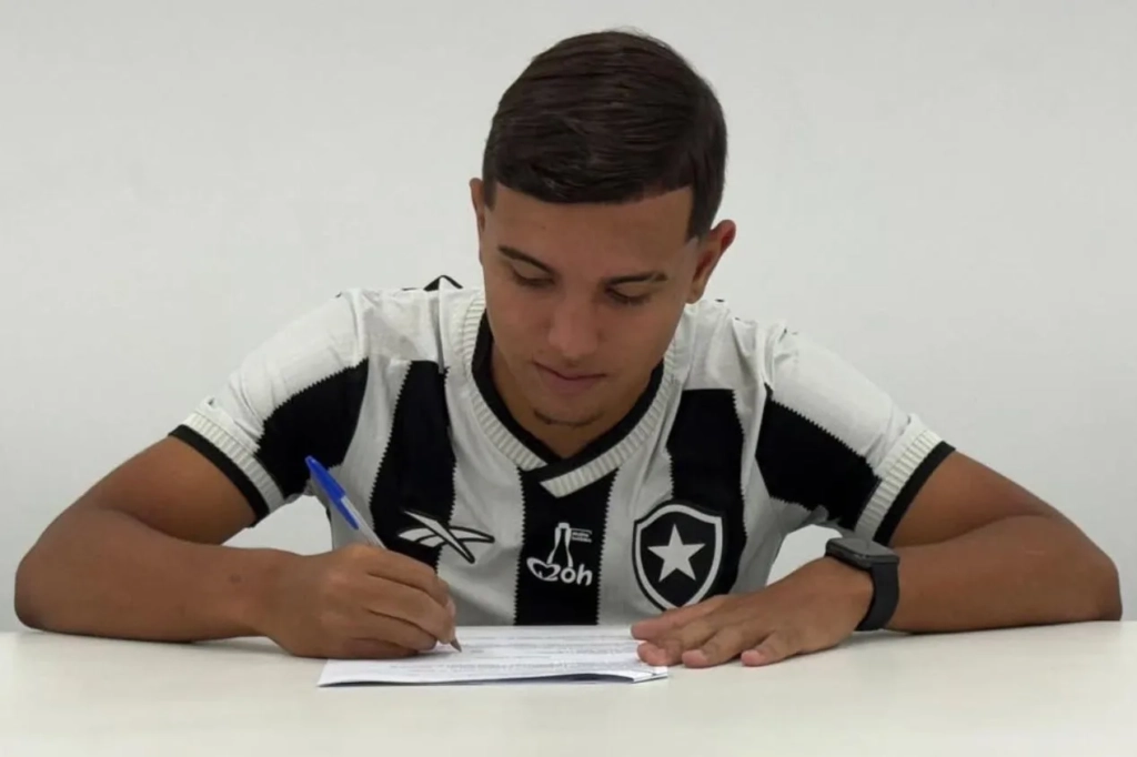 Botafogo assina primeiro contrato profissional de joia venezuelana e impõe multa milionária