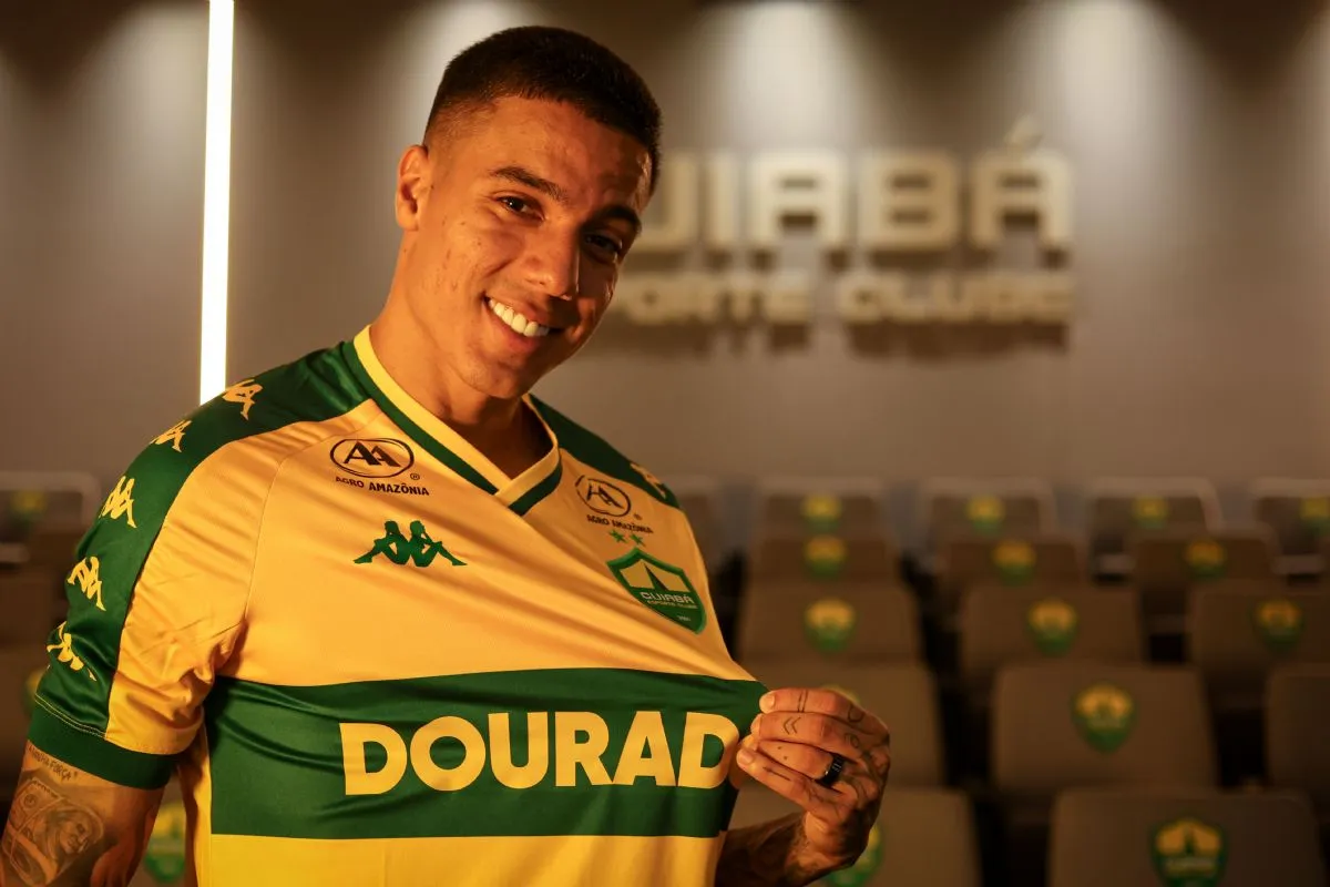 Cuiabá acerta com Carlos Alberto