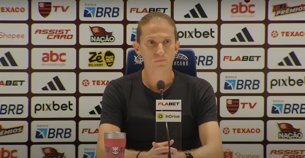 Filipe Luís em coletiva após vencer o São Paulo