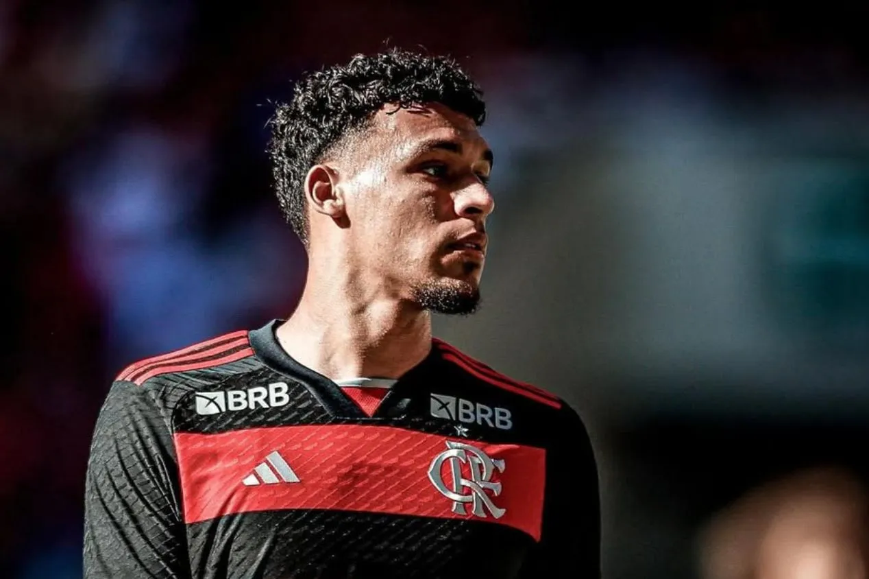Victor Hugo será reintegrado ao elenco do Flamengo após negociação frustrada com Famalicão