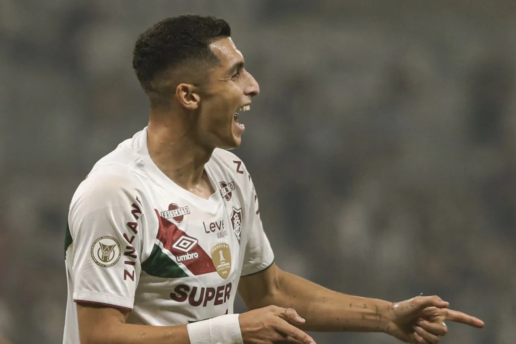 Kevin Serna, do Fluminense, pode ser convocado pelo Peru e Colômbia